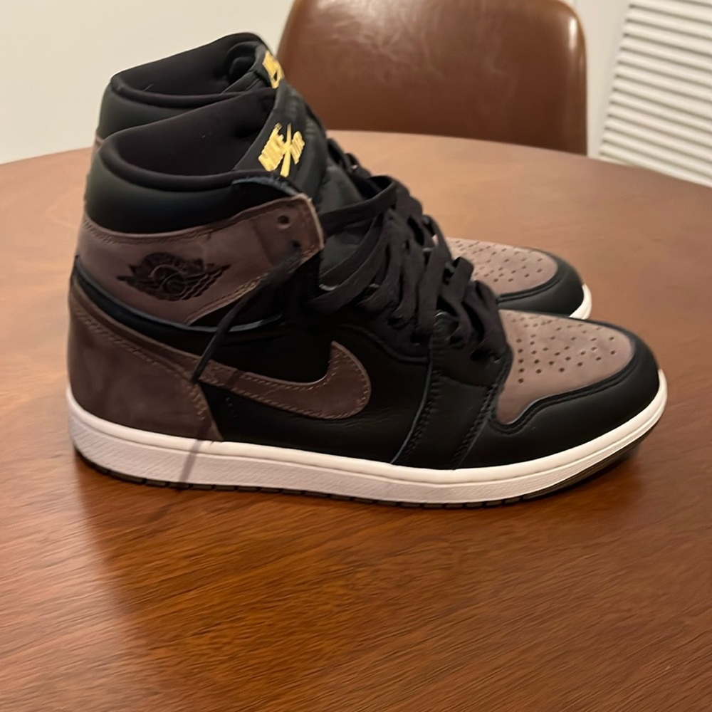 Air Jordan 1
Used- no original box
US9